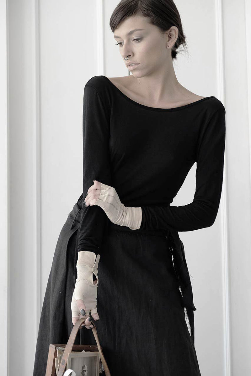 שרון ברונשר | חולצת טריקו שחורה שרוול ארוך עם גב פתוח מכותנה | חולצות אלגנטיות לנשים | קולקציית חורף 2016 של חולצות ערב קז'ואל | חנות בוטיק בגדי מעצבים אונליין לנשים-1