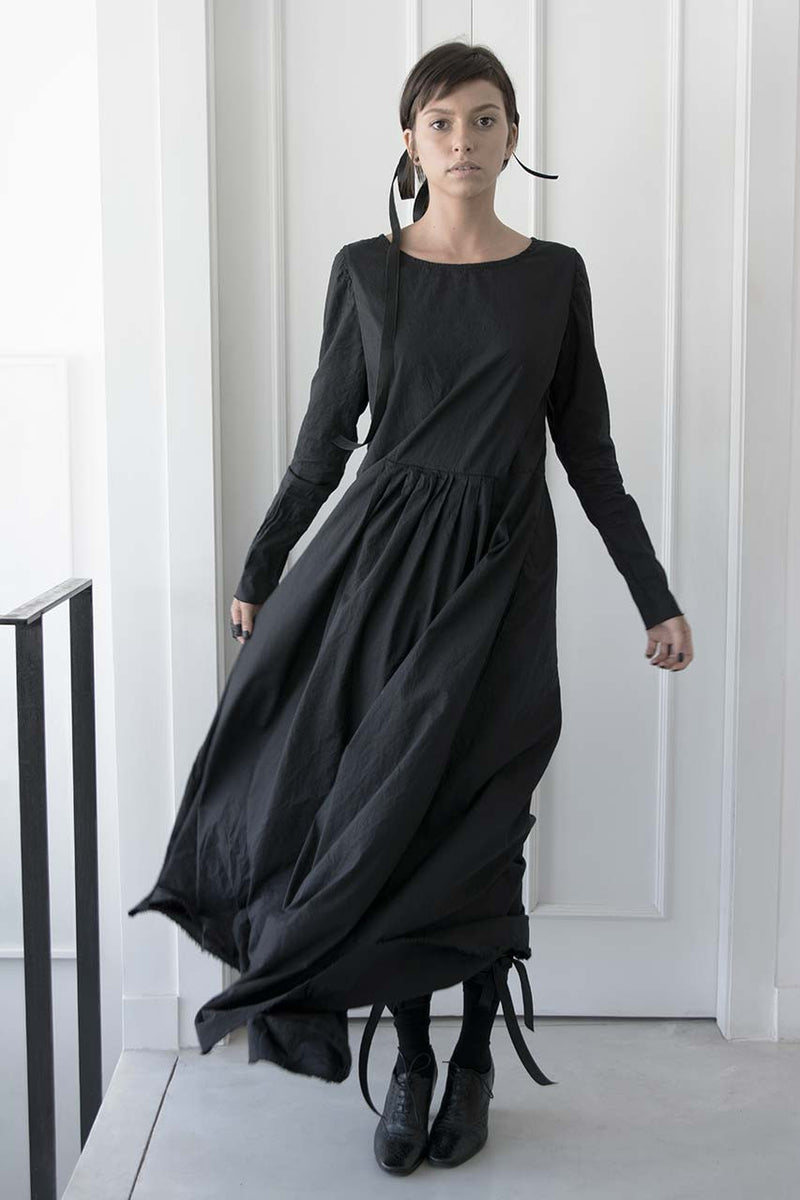 שרון ברונשר | שמלת קפלים מקסי שחורה שרוול ארוך | שמלות מקסי | קולקציית חורף 2016 של שמלות ובגדי ערב קז'ואל | חנות בוטיק בגדי מעצבים אונליין לנשים-1