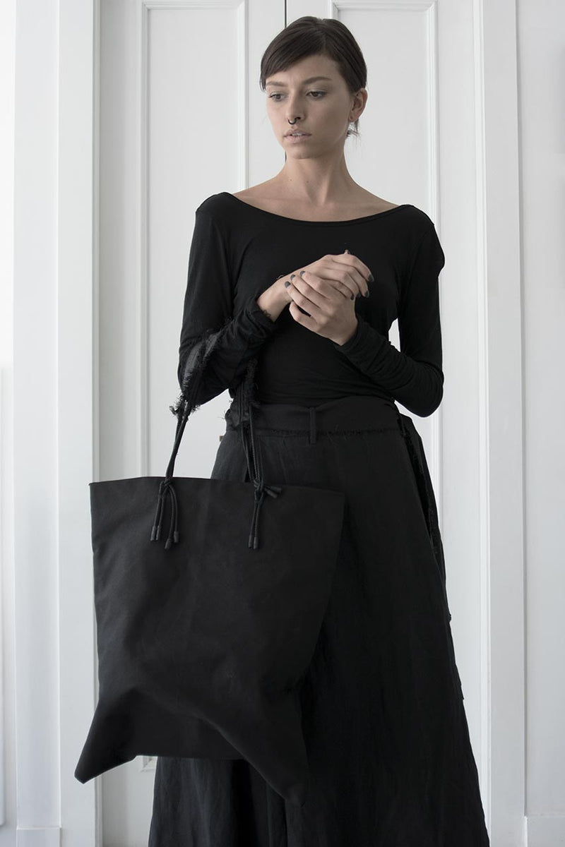 שרון ברונשר | חולצת טריקו שחורה שרוול ארוך עם גב פתוח מכותנה | חולצות אלגנטיות לנשים | קולקציית חורף 2016 של חולצות ערב קז'ואל | חנות בוטיק בגדי מעצבים אונליין לנשים-8