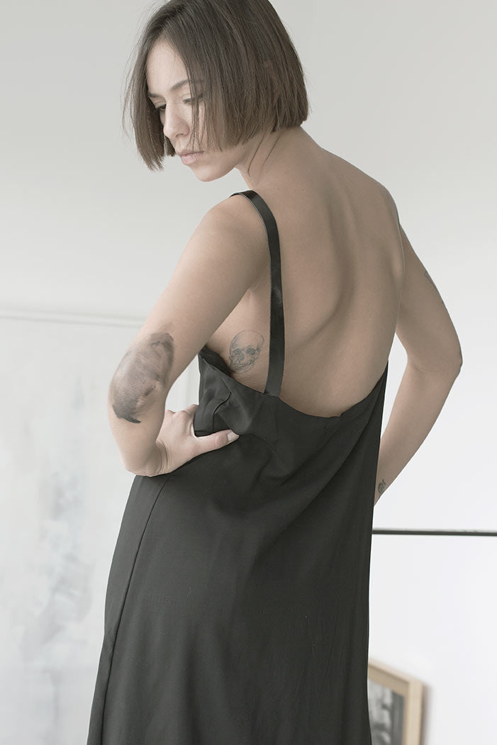 שרון ברונשר | שמלת מידי שחורה רצועות עור עם קשר על גב | קולקציית קיץ 2016 שמלות ובגדי ערב קז'ואל לנשים - 3