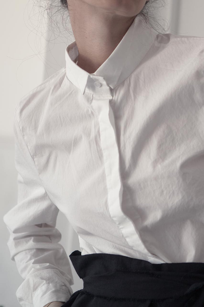 שרון ברונשר | חולצה לבנה מכופתרת שרוול ארוך | חולצות מכופתרות לנשים | חולצות עבודה | חולצות אוברסייז | חולצות שוול ארוך | חולצות אלגנטיות לנשים | חולצות כותנה | קולקציית חורף 2016 של חולצות קז'ואל | חנות בוטיק בגדי מעצבים אונליין לנשים- לבן - 4 