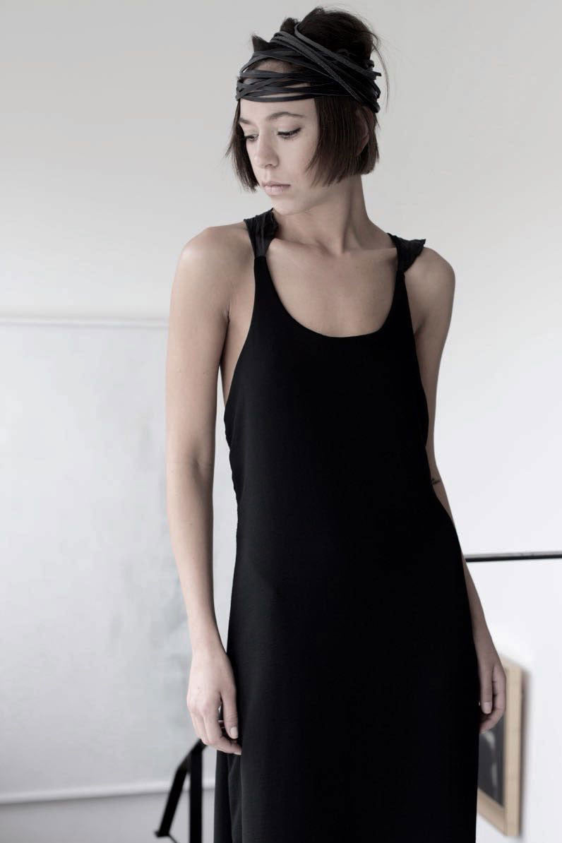 שרון ברונשר | שמלת מידי שחורה רצועות עור עם קשר על גב | קולקציית קיץ 2016 שמלות ובגדי ערב קז'ואל לנשים - 2