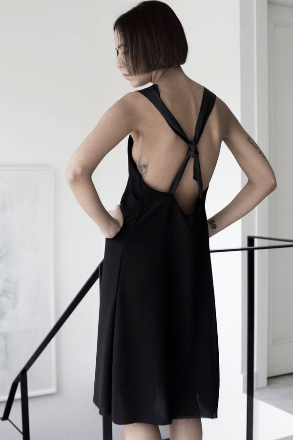שרון ברונשר | שמלת מידי שחורה רצועות עור עם קשר על גב | קולקציית קיץ 2016 שמלות ובגדי ערב קז'ואל לנשים - 4