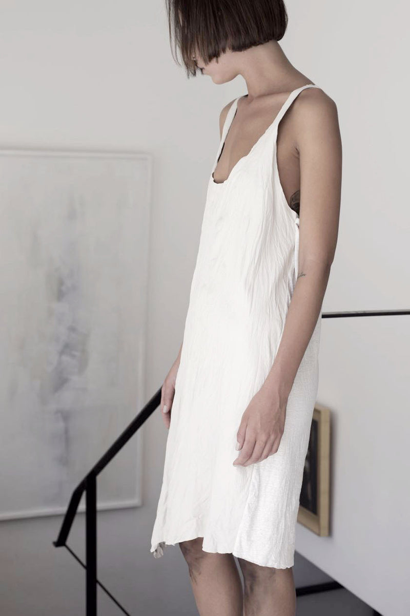 שרון ברונשר | שמלת עור מקומט קצרה שחורה| לבנה | בוטיק אונליין לנשים - לבן - 3