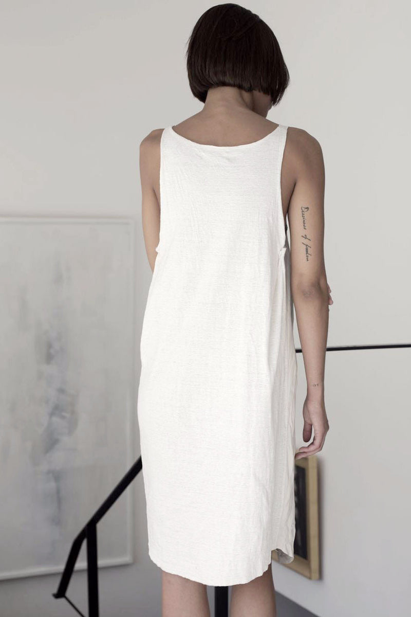 שרון ברונשר | שמלת עור מקומט קצרה שחורה| לבנה | בוטיק אונליין לנשים - לבן - 4