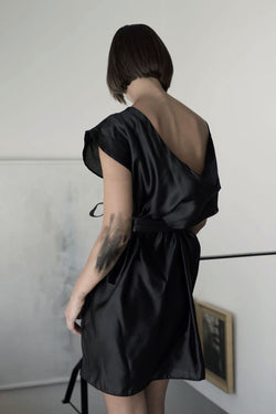 שרון ברונשר | טוניקת משי עם חגורת עור שחורה | שמלות מעצבים לערב | בוטיק בגדים אונליין לנשים - 1