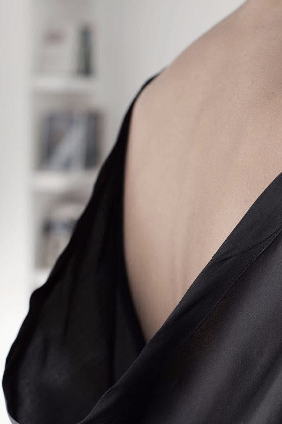 שרון ברונשר | טוניקת משי עם חגורת עור שחורה | שמלות מעצבים לערב | בוטיק בגדים אונליין לנשים - 6