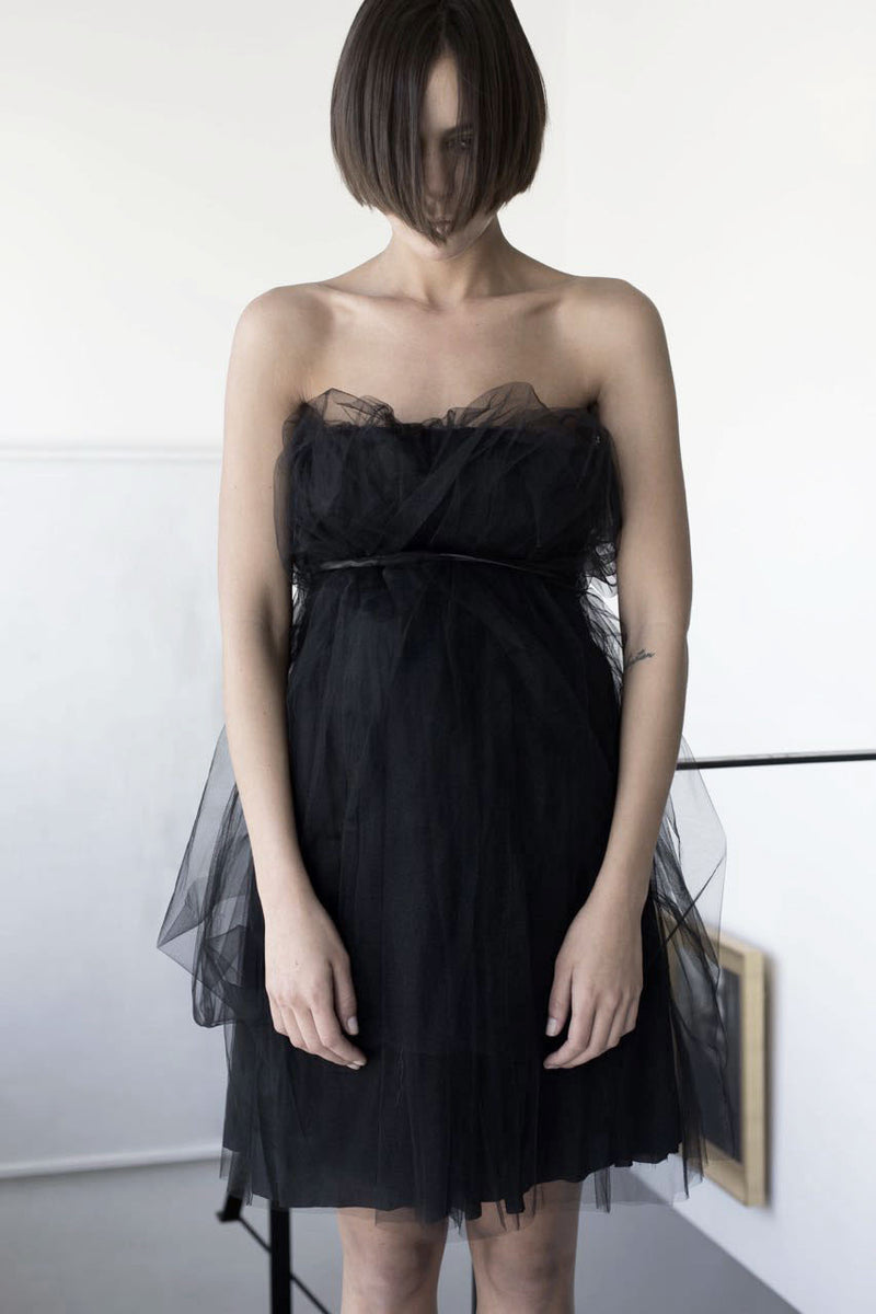 6 - שרון ברונשר | שמלת שיפון סטרפלס שחורה | בוטיק בגדים אונליין לנשים