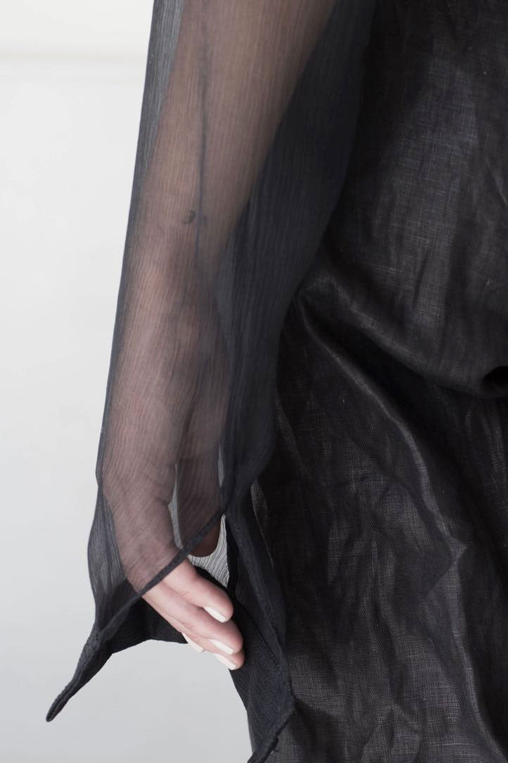 שרון ברונשר | חולצה משי שחורה מכופתרת שרוול ארוך | בוטיק בגדים אונליין לנשים - 3