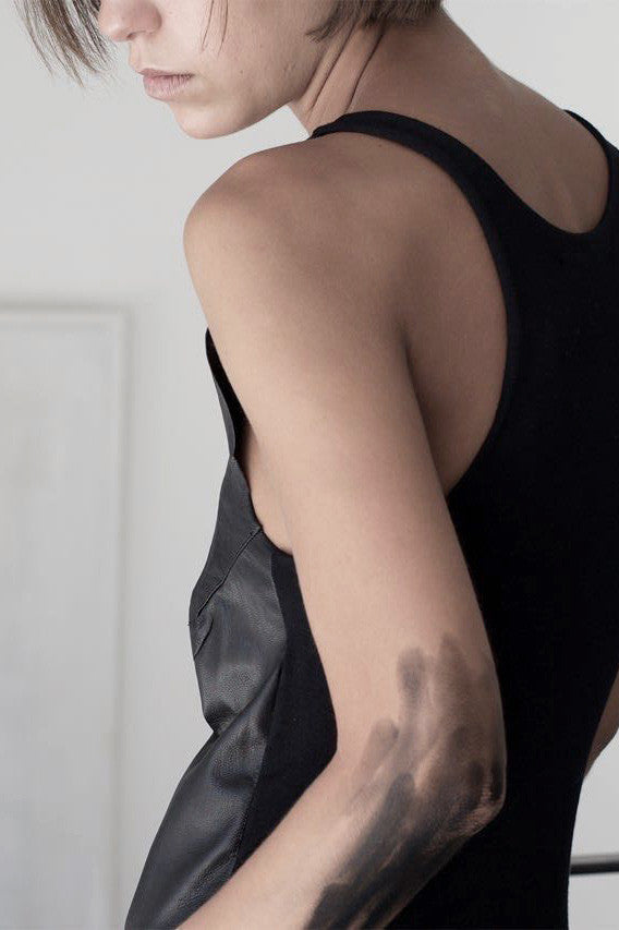 שרון ברונשר | גופית עור מקדימה שחורה | לבנה | בוטיק בגדים אונליין לנשים - שחור - 2 