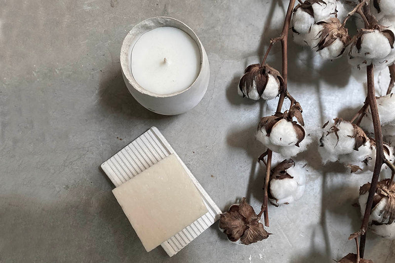 oval concrete scented candle - white / black